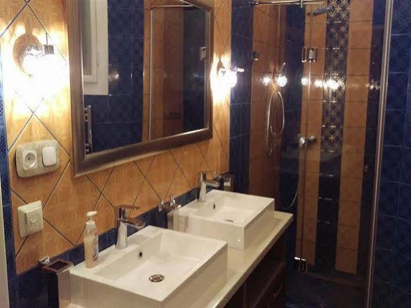 Osiris Apartament *